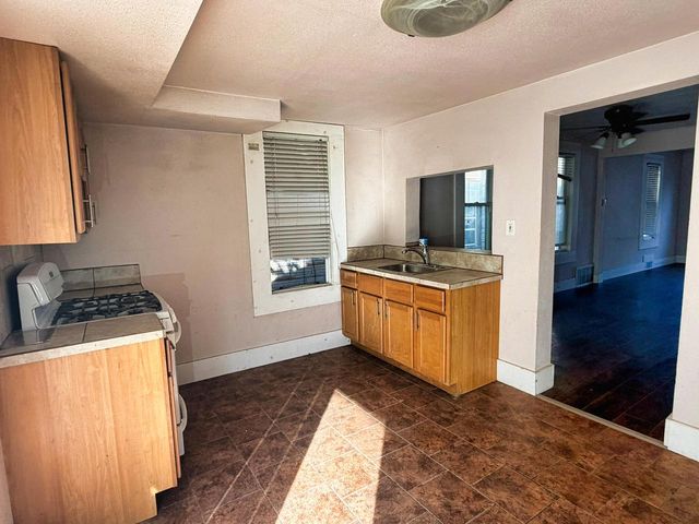 3739 W Kilbourn AVENUE, Milwaukee, WI 53208