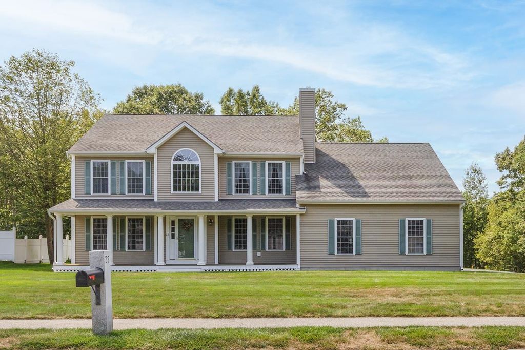 22 Stirling Avenue, Hooksett, NH 03106