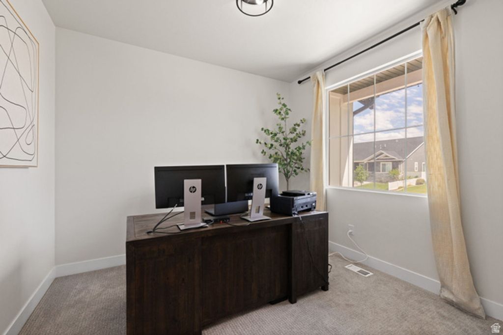 Image 4 of property listing at 3648 W CREEK MEADOW RD, Riverton, UT 84065