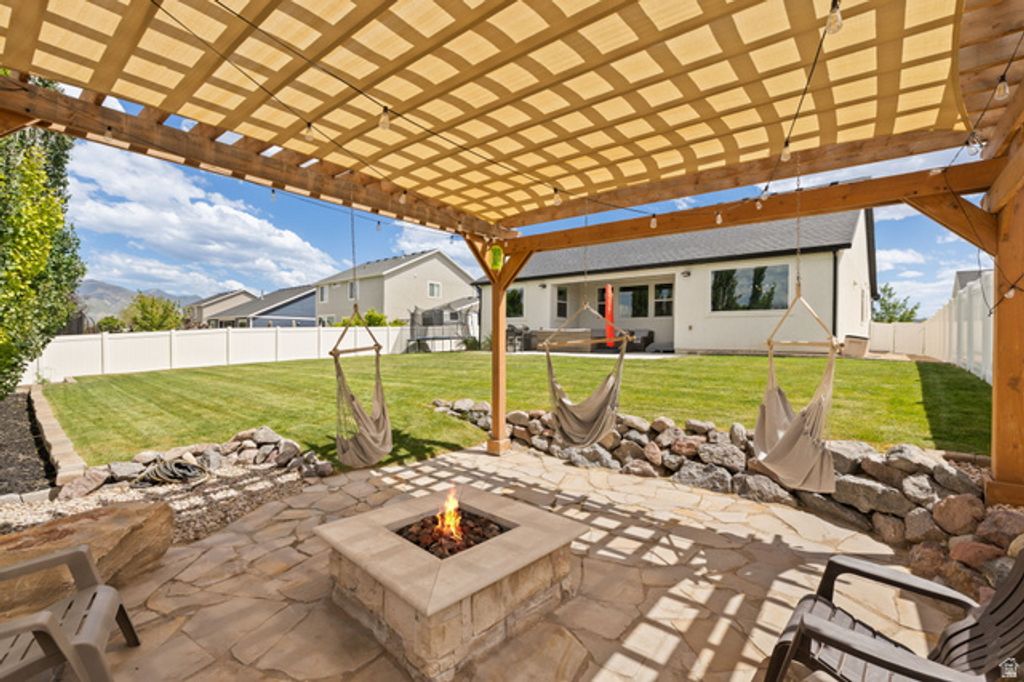 Image 52 of property listing at 3648 W CREEK MEADOW RD, Riverton, UT 84065