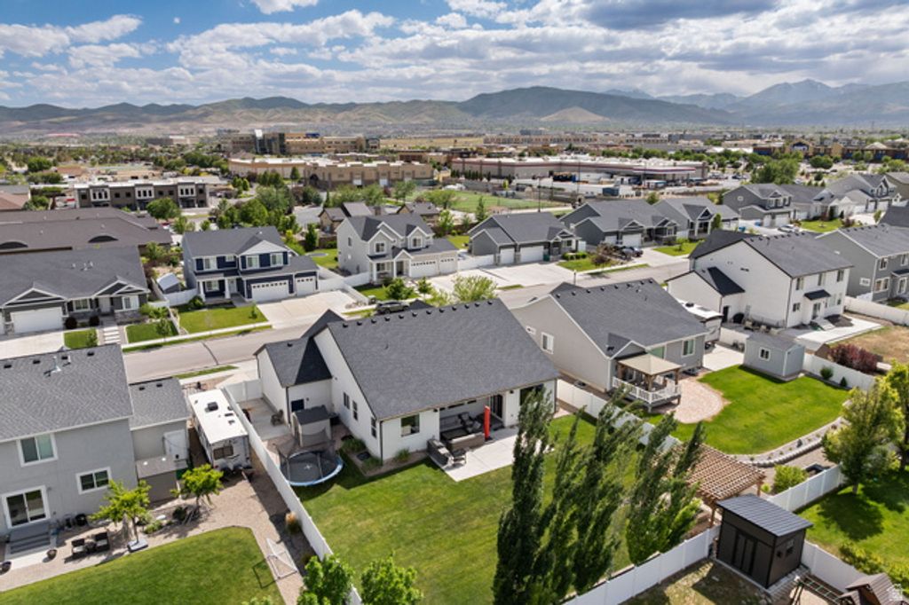 Image 60 of property listing at 3648 W CREEK MEADOW RD, Riverton, UT 84065