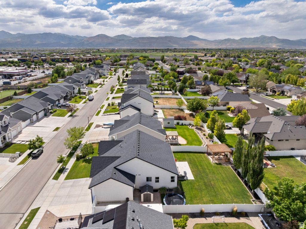 Image 61 of property listing at 3648 W CREEK MEADOW RD, Riverton, UT 84065