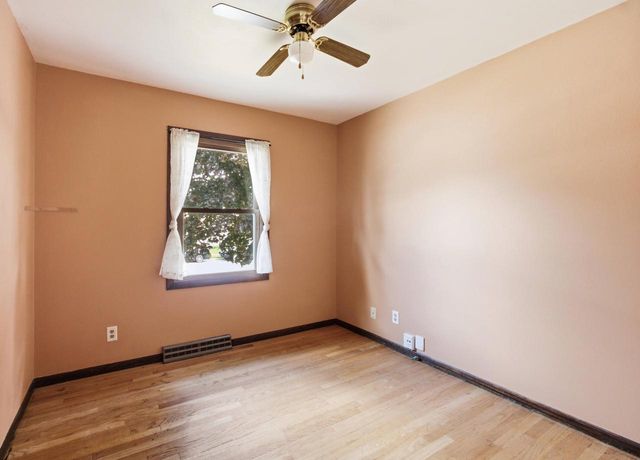 1367 Balsam PLACE, West Bend, WI 53095
