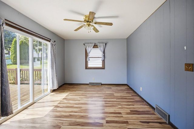 1367 Balsam PLACE, West Bend, WI 53095