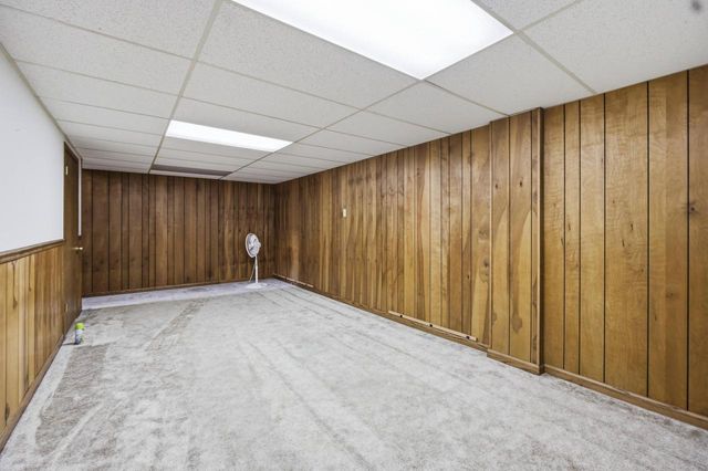 1367 Balsam PLACE, West Bend, WI 53095