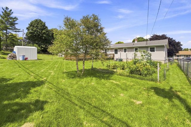 1367 Balsam PLACE, West Bend, WI 53095