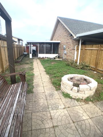 2216 Acadian Dr, Houma, LA 70363