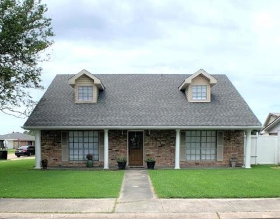 2216 Acadian Dr, Houma, LA 70363