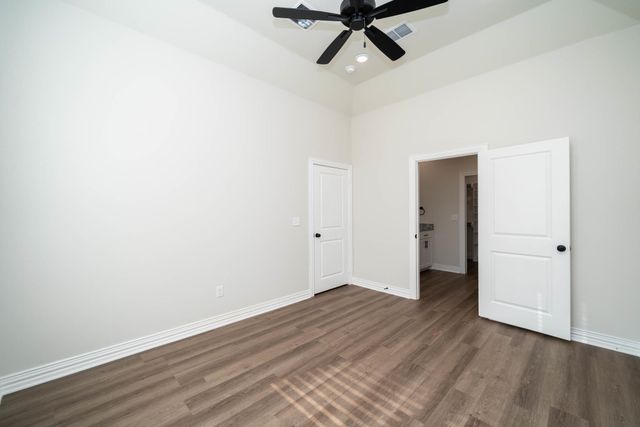 1427 Page Valley Cir, Longview, TX 75601