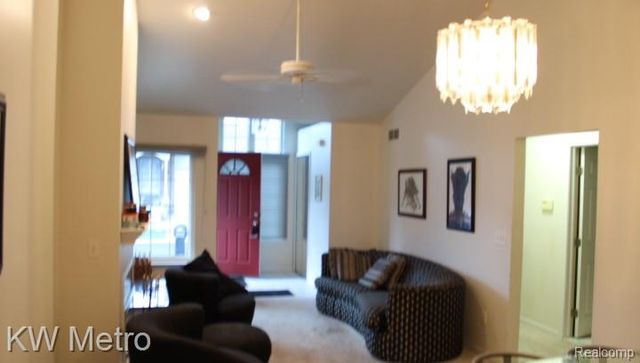 10 Canfield Circle 5, Dearborn Heights, MI 48127