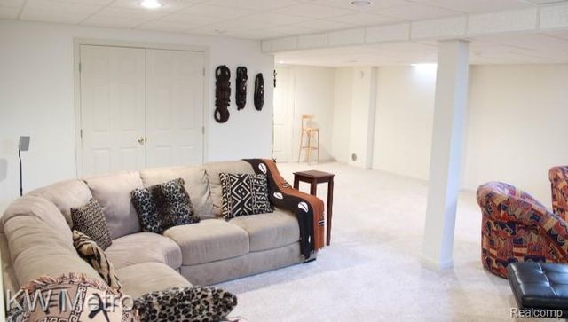 10 Canfield Circle 5, Dearborn Heights, MI 48127