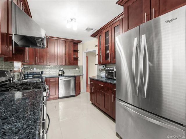 7307 185th Street, Fresh Meadows, NY 11366