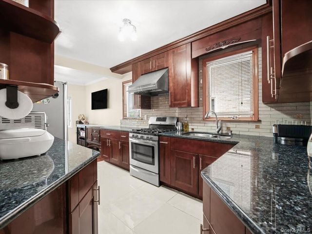 7307 185th Street, Fresh Meadows, NY 11366