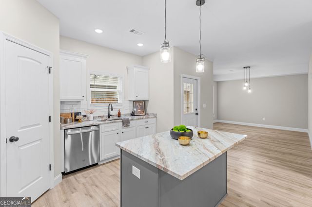 302 Beau Claire Circle, Byron, GA 31008