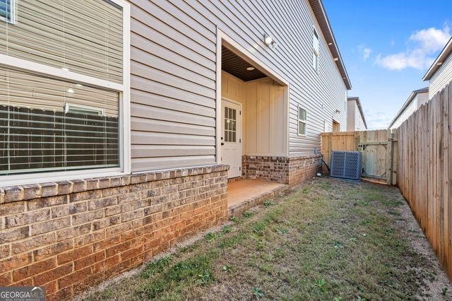 302 Beau Claire Circle, Byron, GA 31008