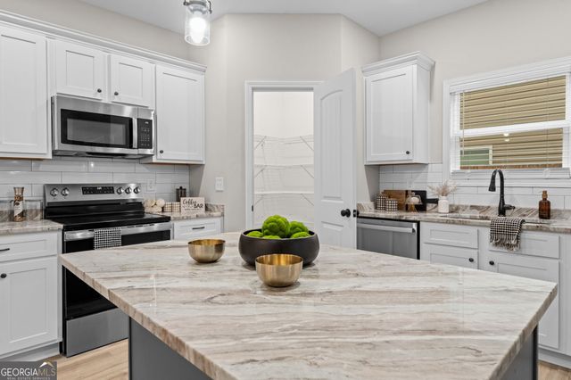 302 Beau Claire Circle, Byron, GA 31008