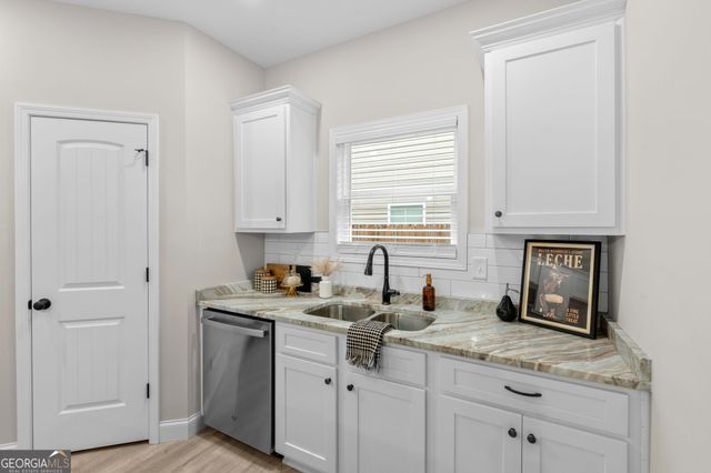 302 Beau Claire Circle, Byron, GA 31008