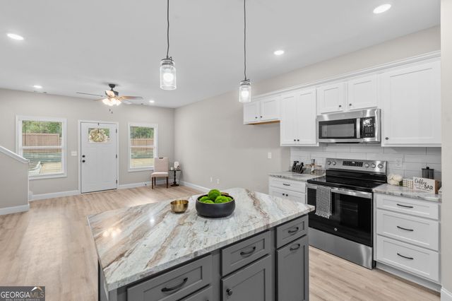 302 Beau Claire Circle, Byron, GA 31008