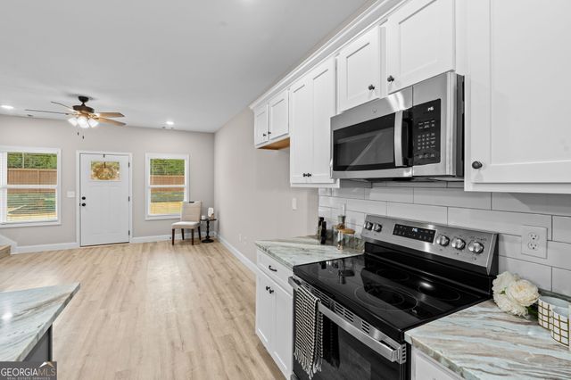 302 Beau Claire Circle, Byron, GA 31008