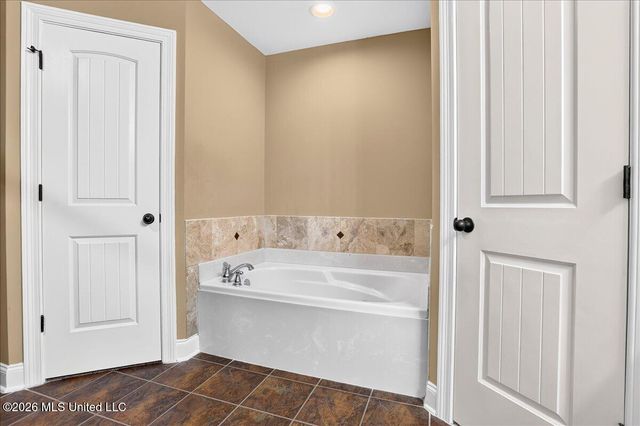 859 W Fairway Pointe Cove, Hernando, MS 38632