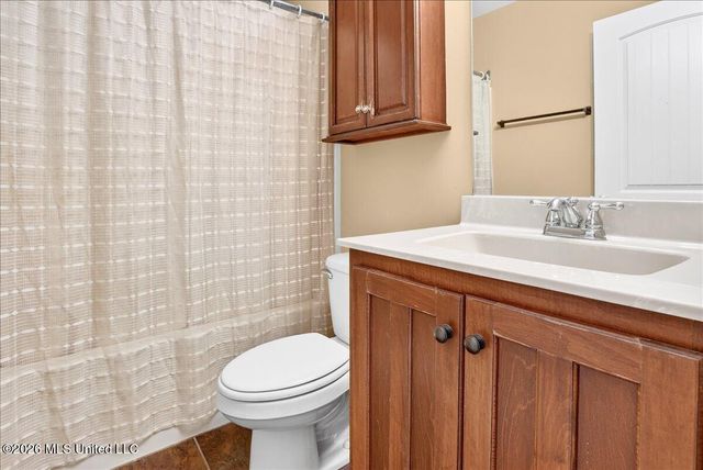 859 W Fairway Pointe Cove, Hernando, MS 38632