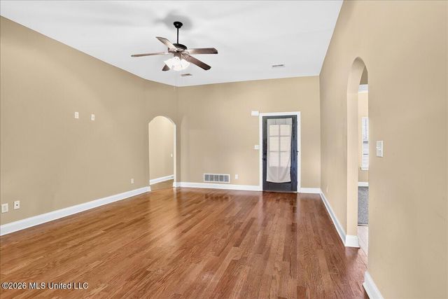 859 W Fairway Pointe Cove, Hernando, MS 38632