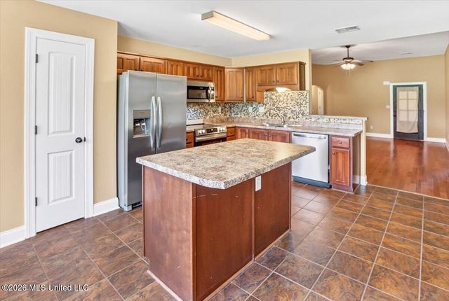 859 W Fairway Pointe Cove, Hernando, MS 38632