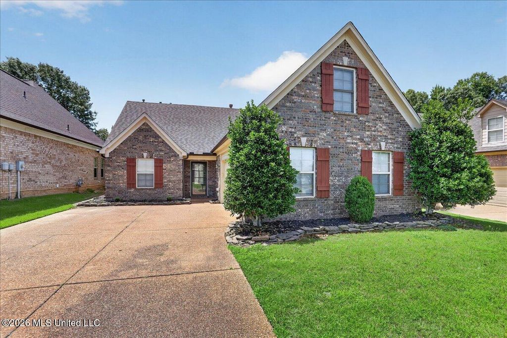 859 W Fairway Pointe Cove, Hernando, MS 38632