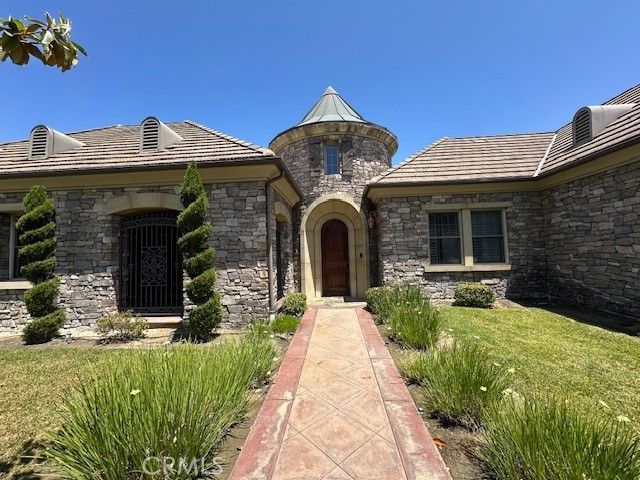 25351 MUSTANG Drive, Laguna Hills, CA 92653