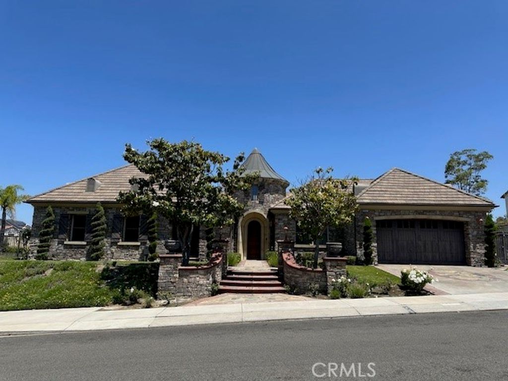 25351 MUSTANG Drive, Laguna Hills, CA 92653