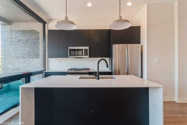 1775 N Clybourn Avenue 202, Chicago, IL 60614