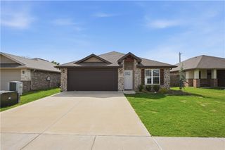 5905 NW McClellen Street, Bentonville, AR 72713