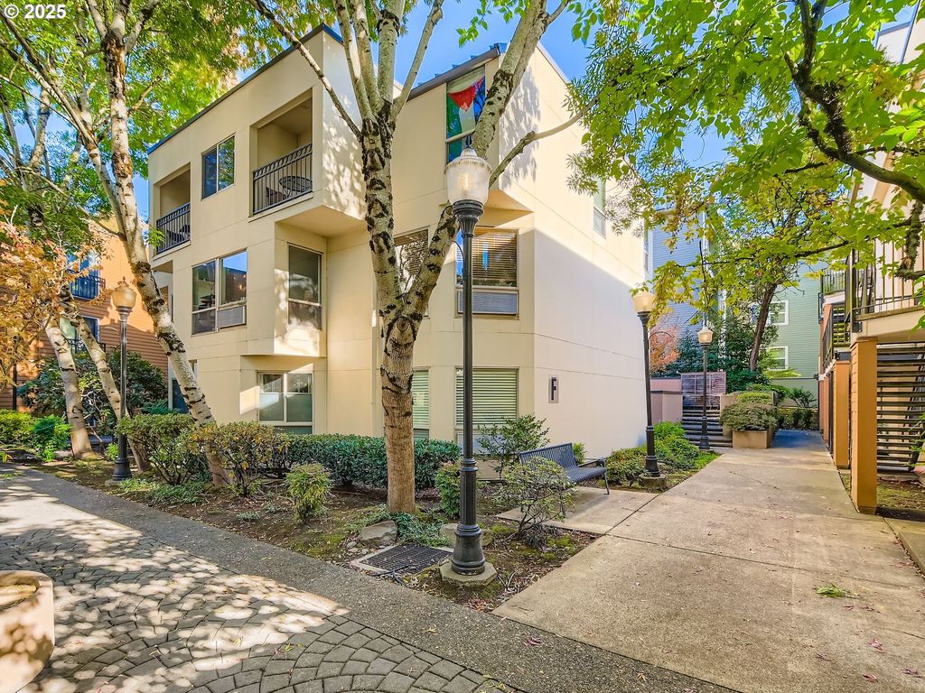 1535 Sw CLAY St 134, Portland, OR 97201