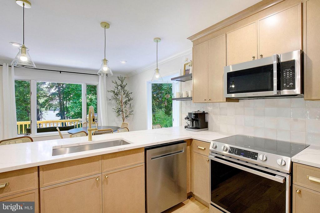 Image 10 of property listing at 431 SEAGULL LN, Lusby, MD 20657