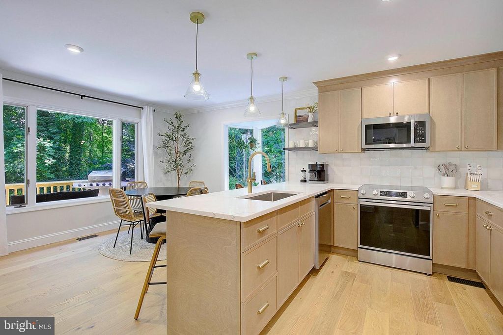 Image 2 of property listing at 431 SEAGULL LN, Lusby, MD 20657