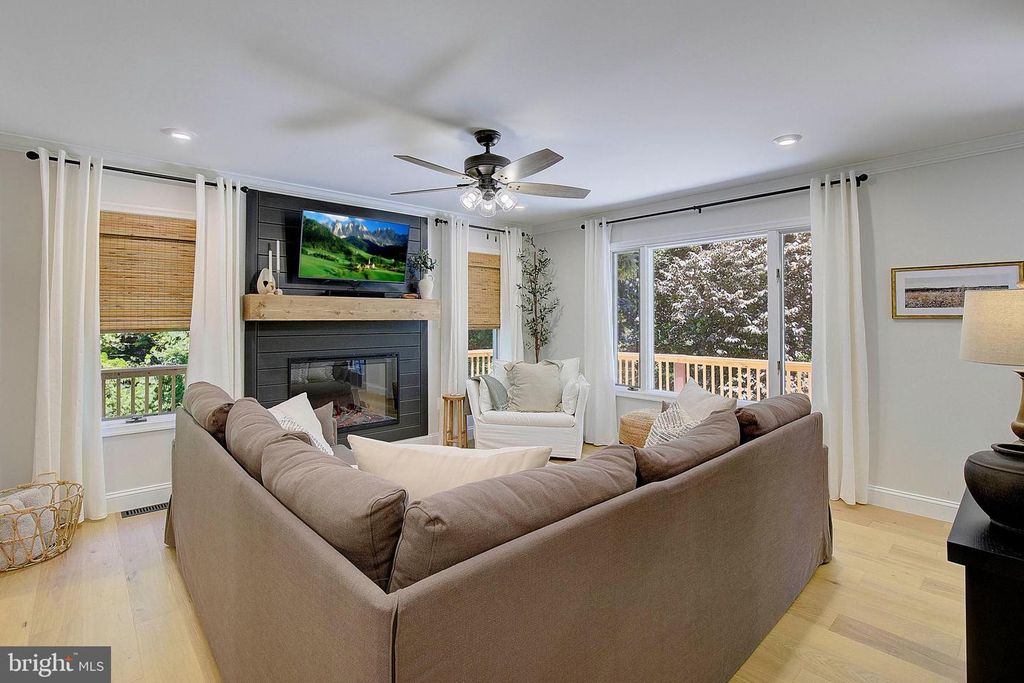 Image 18 of property listing at 431 SEAGULL LN, Lusby, MD 20657