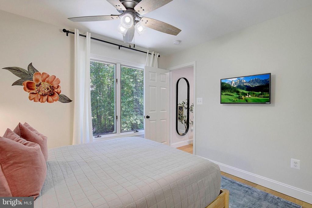 Image 20 of property listing at 431 SEAGULL LN, Lusby, MD 20657