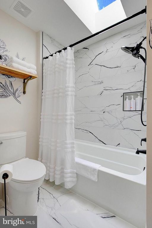 Image 22 of property listing at 431 SEAGULL LN, Lusby, MD 20657