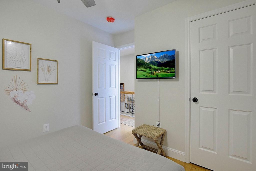 Image 32 of property listing at 431 SEAGULL LN, Lusby, MD 20657