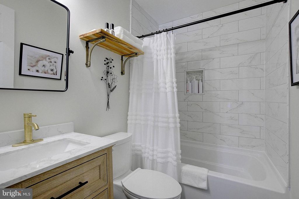 Image 33 of property listing at 431 SEAGULL LN, Lusby, MD 20657