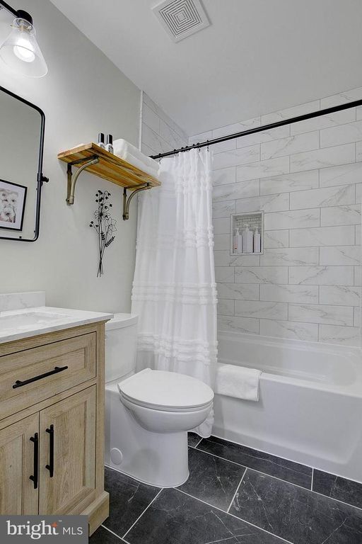 Image 34 of property listing at 431 SEAGULL LN, Lusby, MD 20657