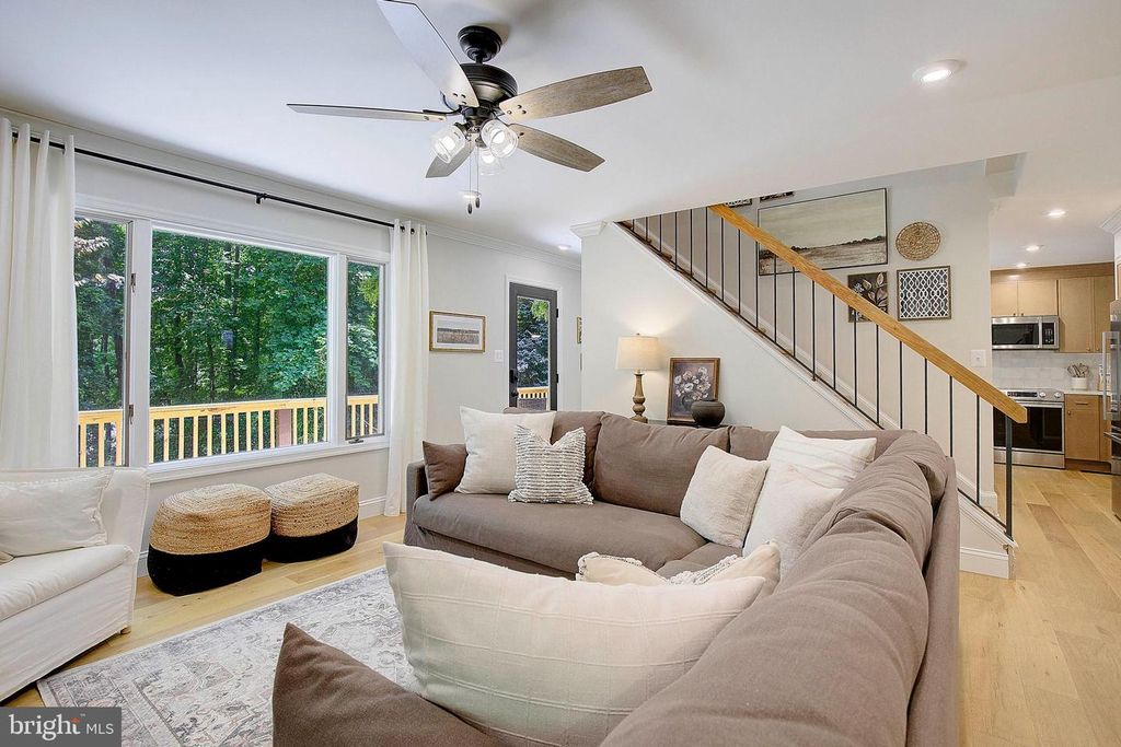 Image 5 of property listing at 431 SEAGULL LN, Lusby, MD 20657