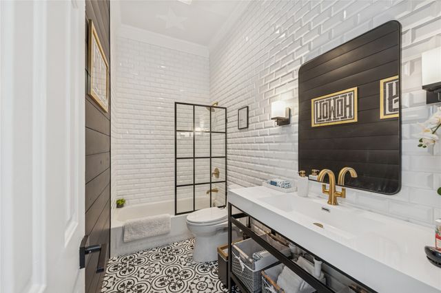 2206 Clearspring Drive N, Irving, TX 75063