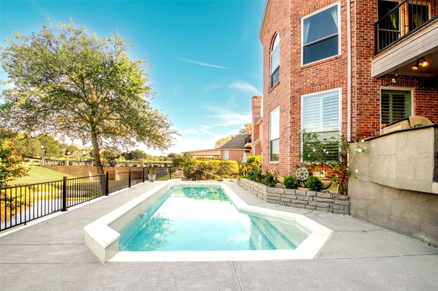 2206 Clearspring Drive N, Irving, TX 75063