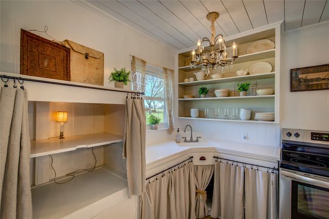 697 Tawakoni Drive, East Tawakoni, TX 75472