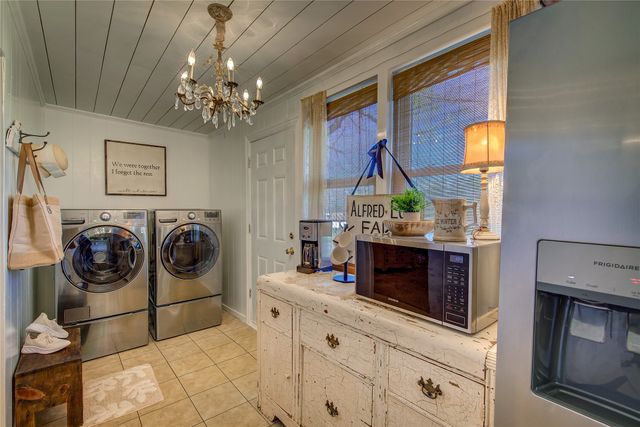 697 Tawakoni Drive, East Tawakoni, TX 75472