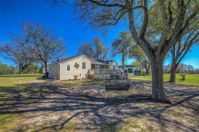 697 Tawakoni Drive, East Tawakoni, TX 75472