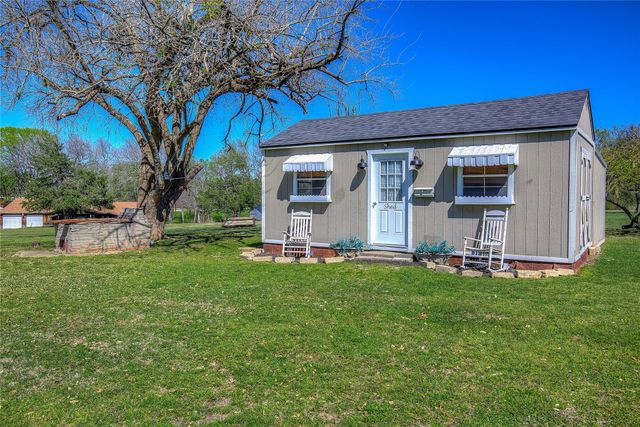 697 Tawakoni Drive, East Tawakoni, TX 75472