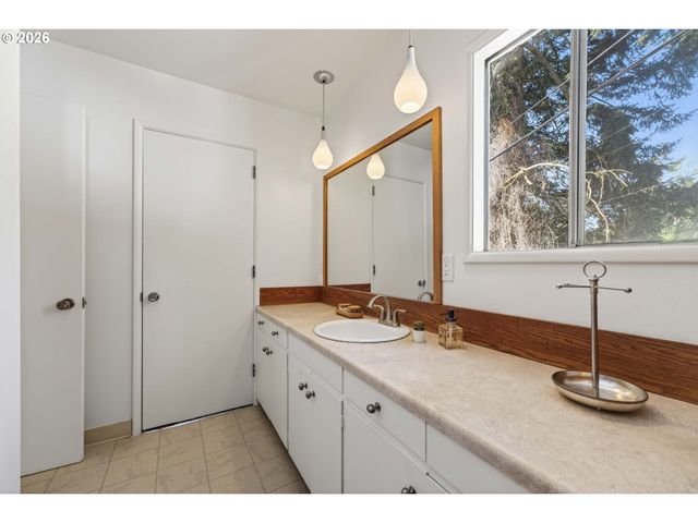 3565 Se NASE Ct, Milwaukie, OR 97222