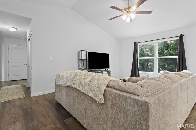 407 Warren Avenue, Warrenton, MO 63383